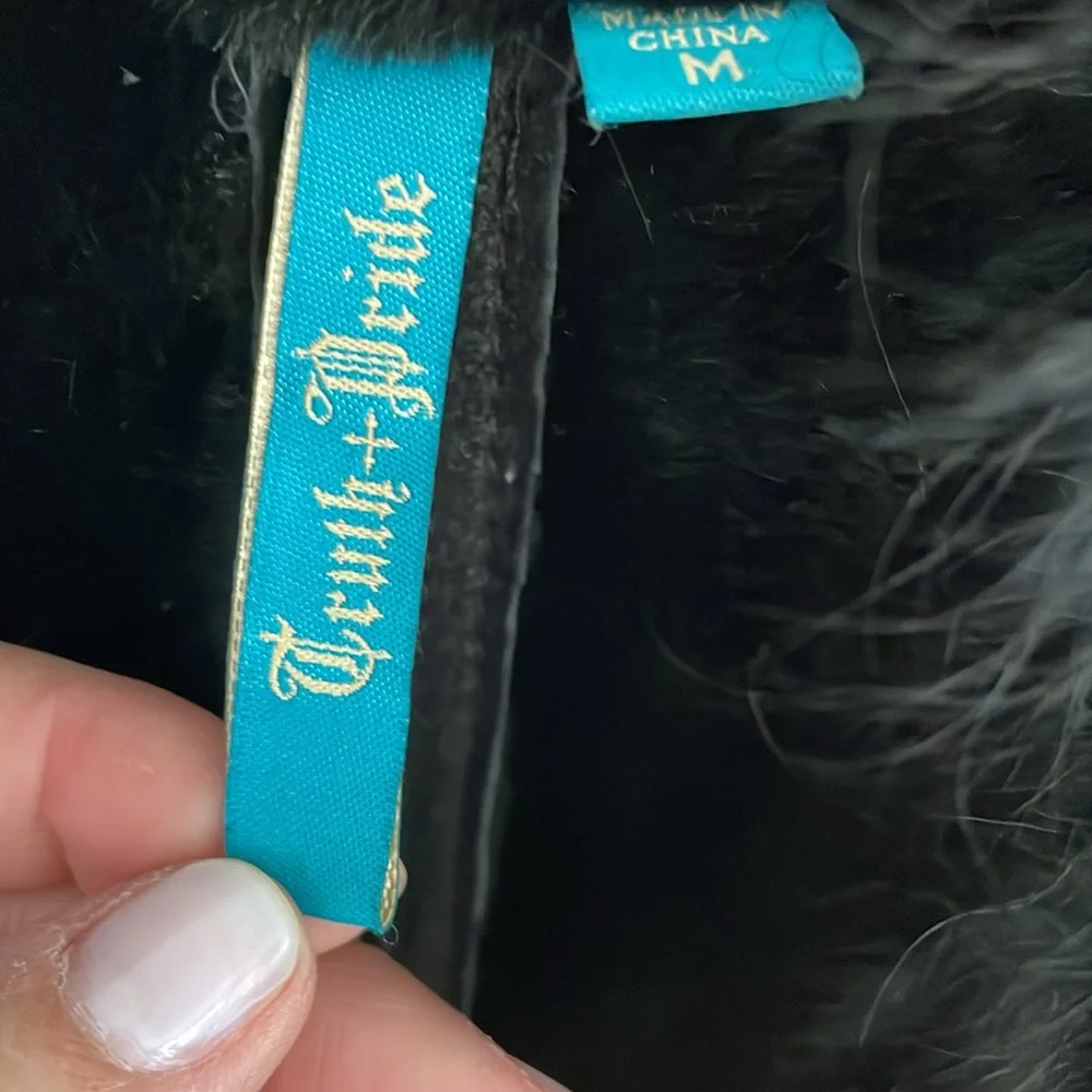 NWOT Truth + Pride Black Shearling Vest - warm and stylish - size Medium - Picture 3 of 6